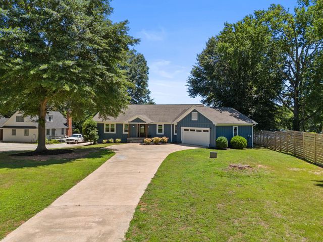105 Walker Road, Campobello, SC 29322
