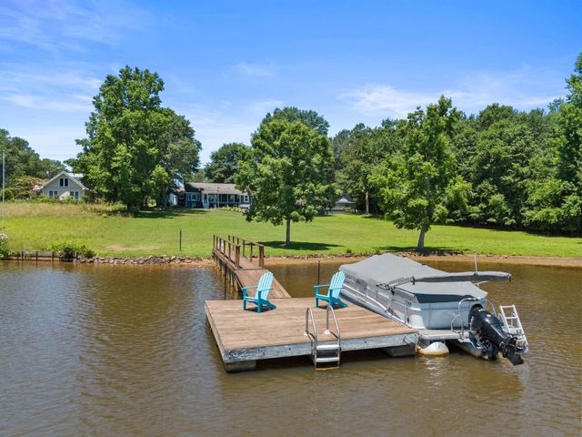 105 Walker Road, Campobello, SC 29322