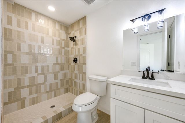 902 Eagles Glide Drive, Houston, TX 77090