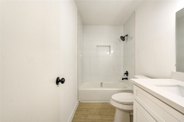 902 Eagles Glide Drive, Houston, TX 77090