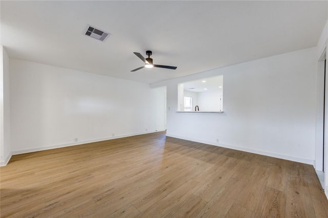902 Eagles Glide Drive, Houston, TX 77090