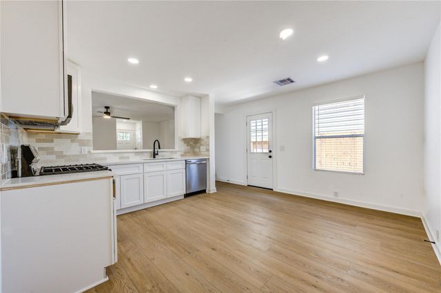 902 Eagles Glide Drive, Houston, TX 77090