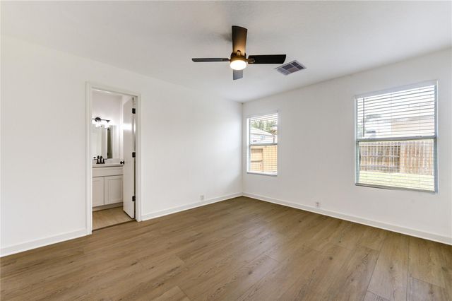 902 Eagles Glide Drive, Houston, TX 77090