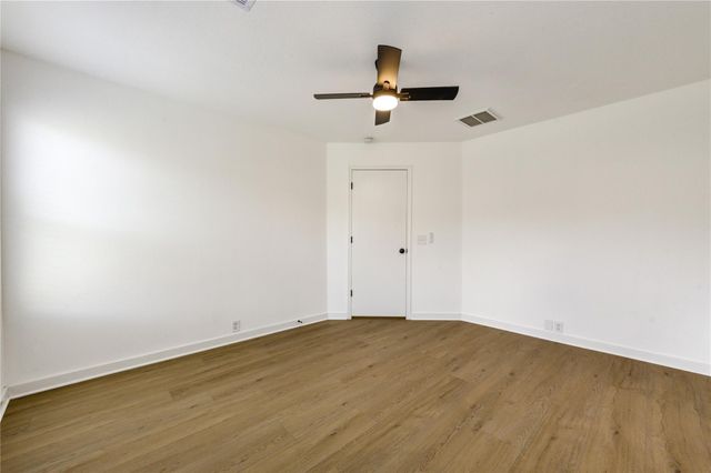 902 Eagles Glide Drive, Houston, TX 77090