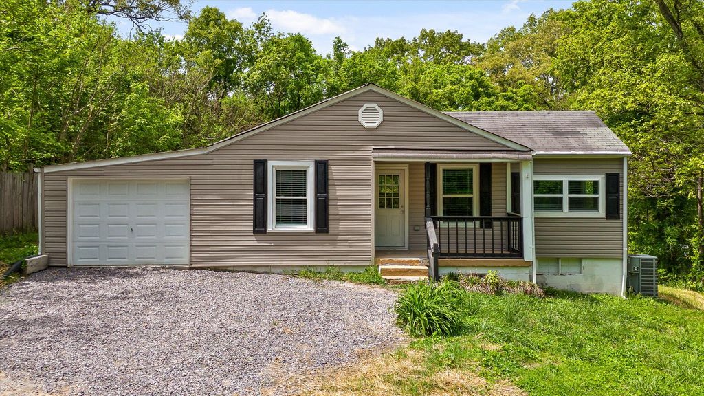 9 Virginia Avenue, Rossville, GA 30741