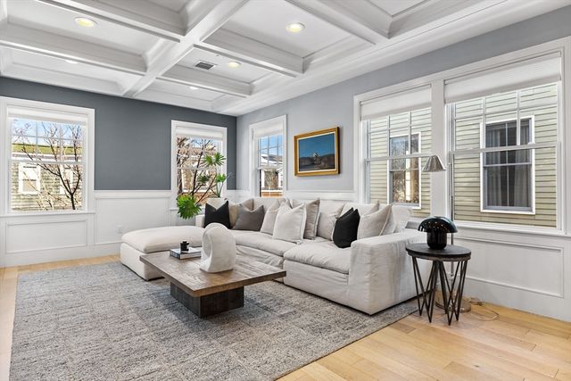 613 E 6th St 3, Boston, MA 02127