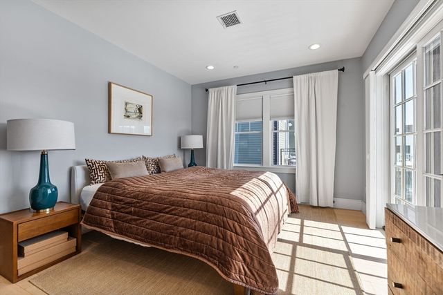 613 E 6th St 3, Boston, MA 02127