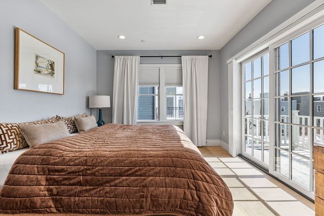 613 E 6th St 3, Boston, MA 02127