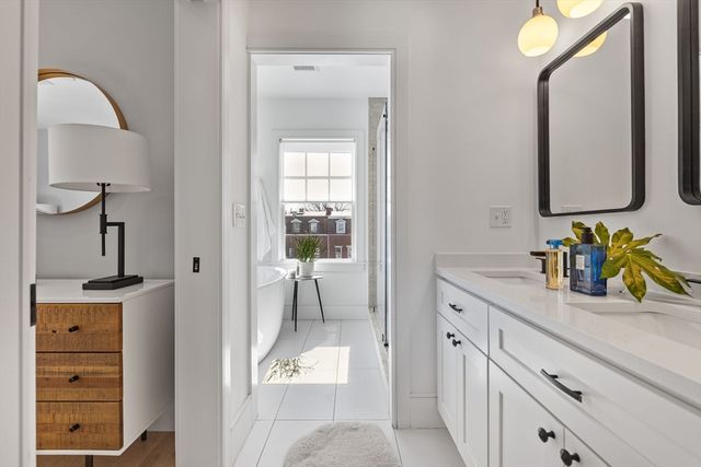 613 E 6th St 3, Boston, MA 02127