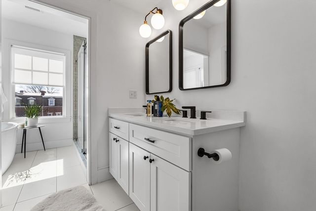 613 E 6th St 3, Boston, MA 02127