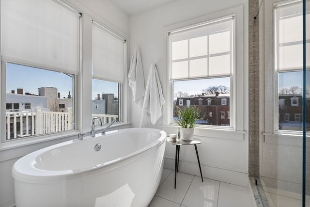 613 E 6th St 3, Boston, MA 02127