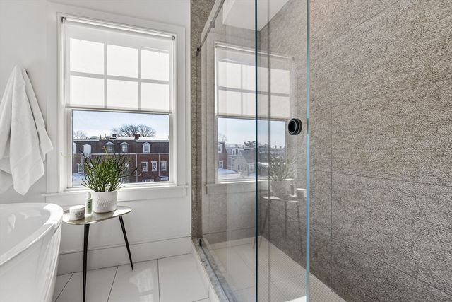 613 E 6th St 3, Boston, MA 02127