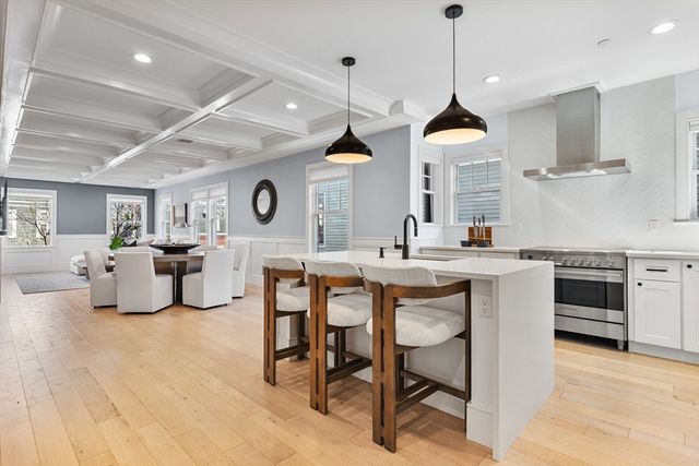 613 E 6th St 3, Boston, MA 02127