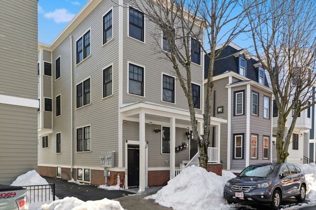 613 E 6th St 3, Boston, MA 02127