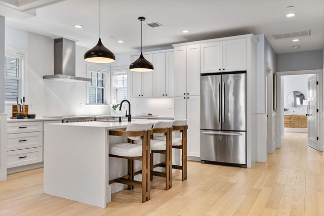 613 E 6th St 3, Boston, MA 02127