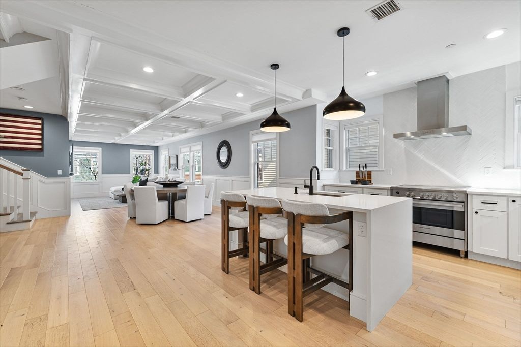 613 E 6th St 3, Boston, MA 02127