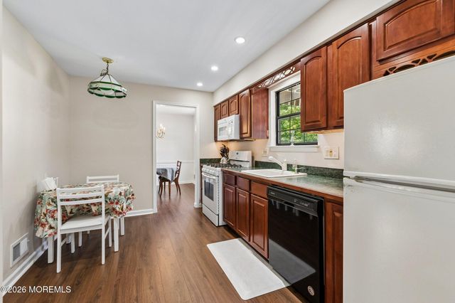 21 Deer Run Drive S, Barnegat, NJ 08005