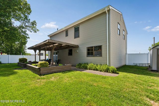 21 Deer Run Drive S, Barnegat, NJ 08005