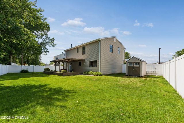 21 Deer Run Drive S, Barnegat, NJ 08005