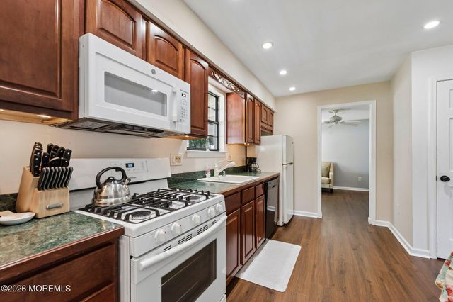 21 Deer Run Drive S, Barnegat, NJ 08005
