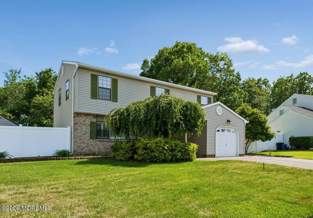 21 Deer Run Drive S, Barnegat, NJ 08005