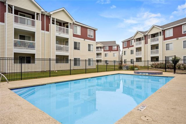 523 Southwest Parkway 301, College Station, TX 77840