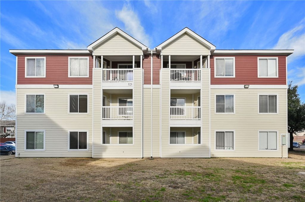 523 Southwest Parkway 301, College Station, TX 77840