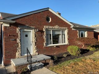 21216 Brierstone Street, Harper Woods, MI 48225