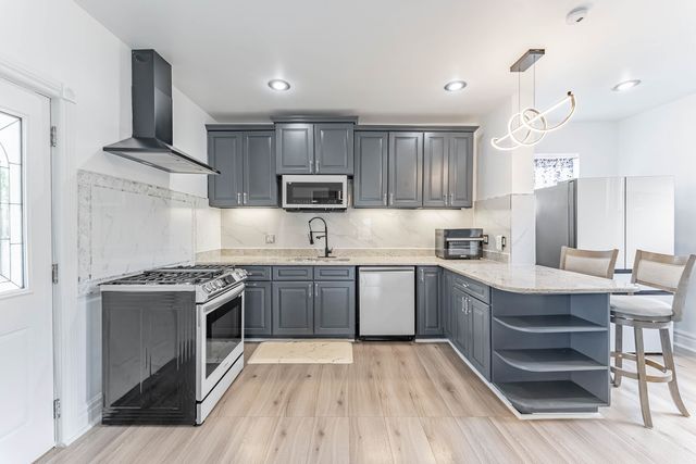 1203 S 4th Avenue, Maywood, IL 60153