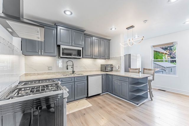 1203 S 4th Avenue, Maywood, IL 60153