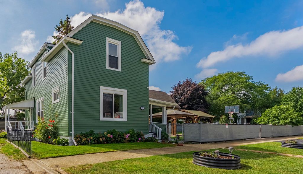 1203 S 4th Avenue, Maywood, IL 60153