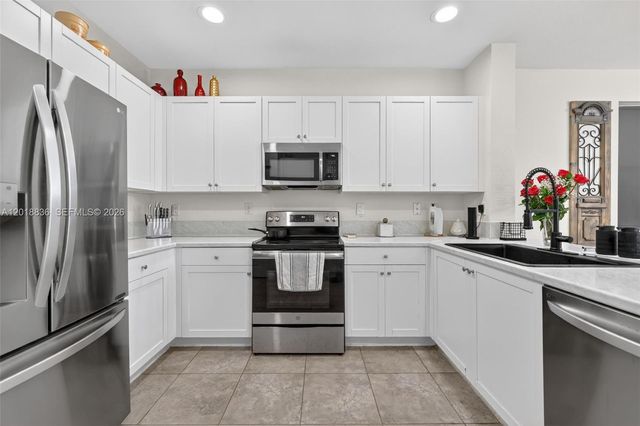 2542 NE 1st St, Homestead, FL 33033