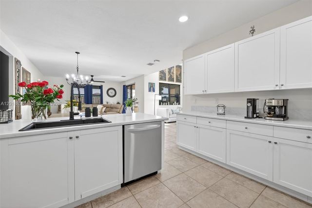 2542 NE 1st St, Homestead, FL 33033