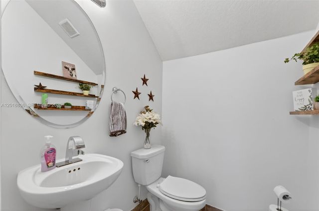 2542 NE 1st St, Homestead, FL 33033