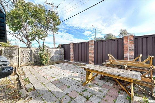 2512 Towerwood Drive, Carrollton, TX 75006