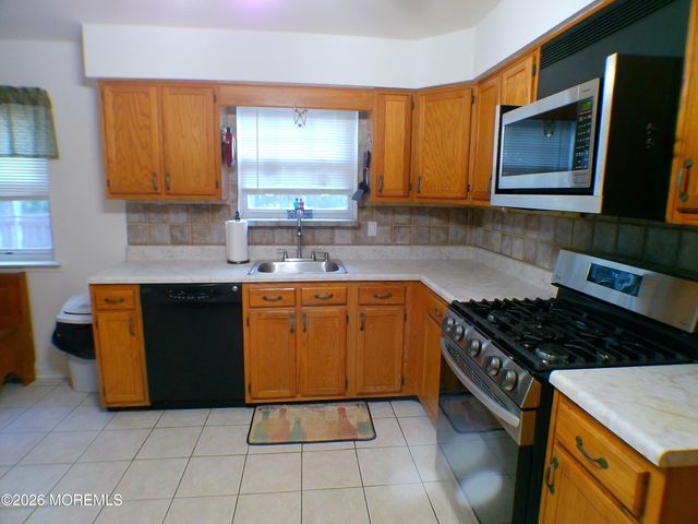 12 Persimmon Drive, Jackson, NJ 08527