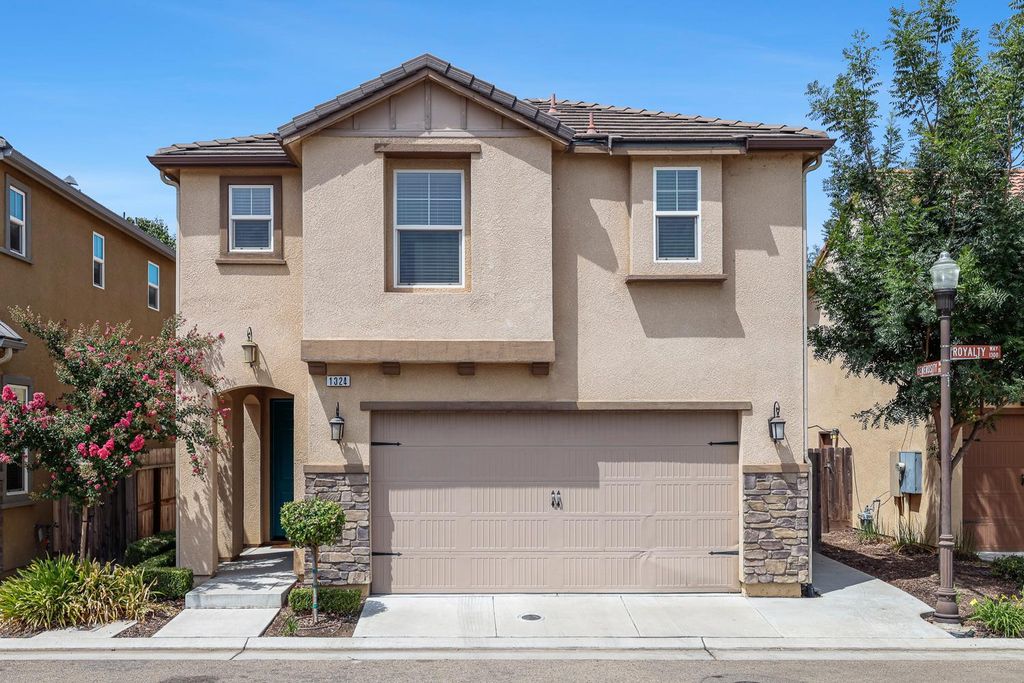 Image 1 of property listing at 1324 Royalty Way, Clovis, CA 93619