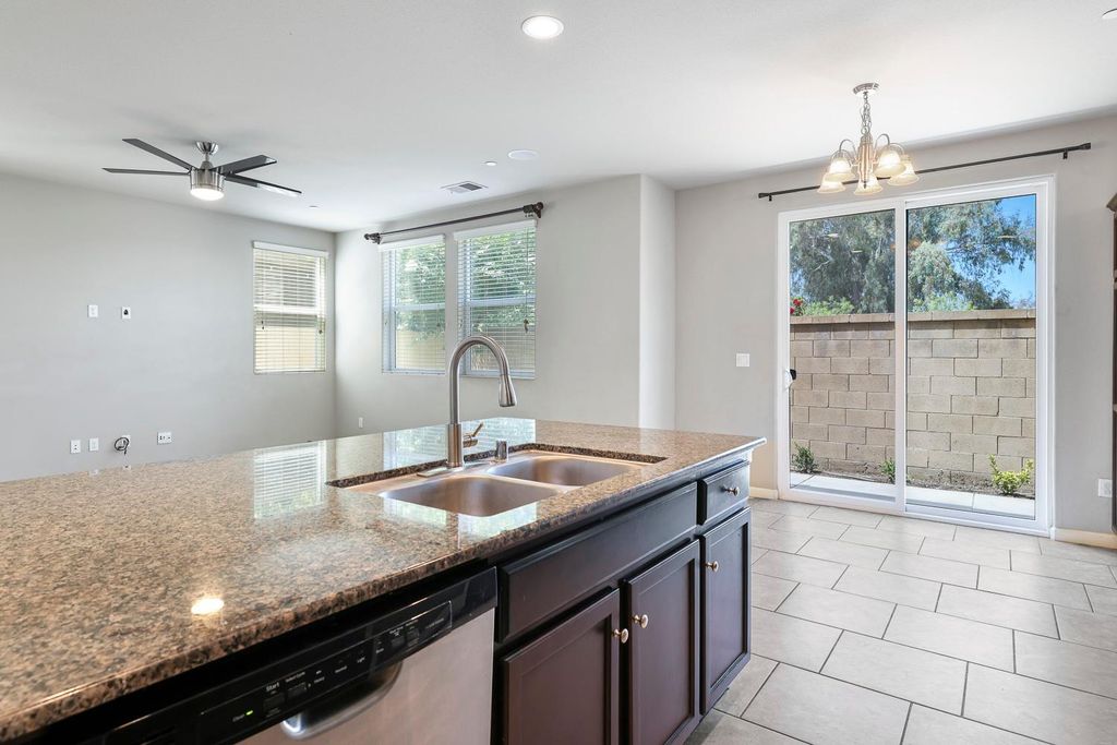 Image 17 of property listing at 1324 Royalty Way, Clovis, CA 93619