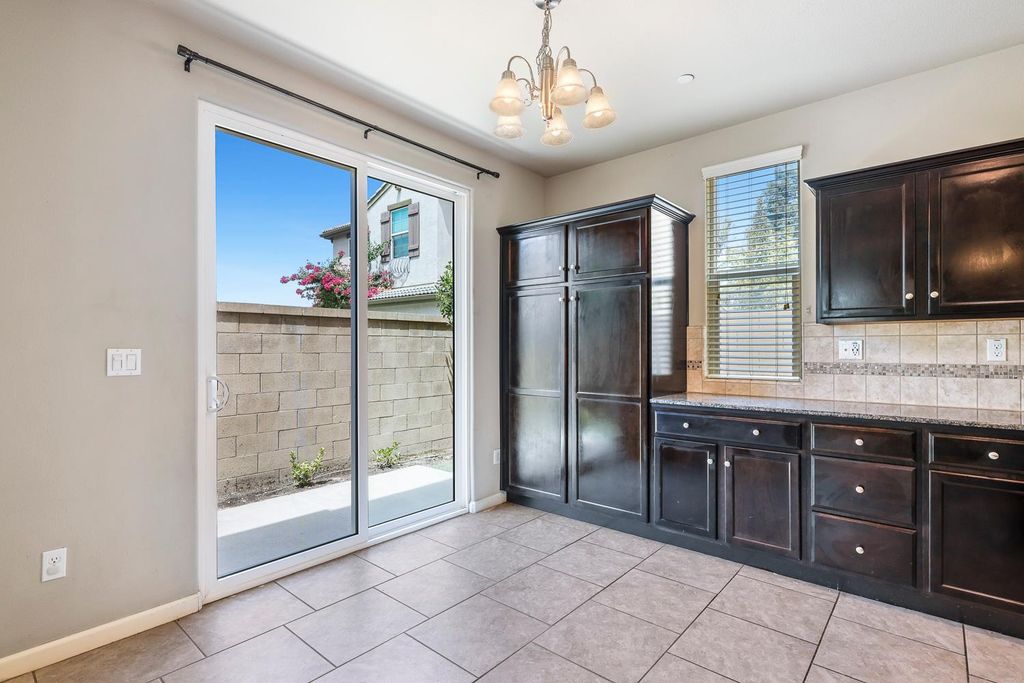 Image 18 of property listing at 1324 Royalty Way, Clovis, CA 93619