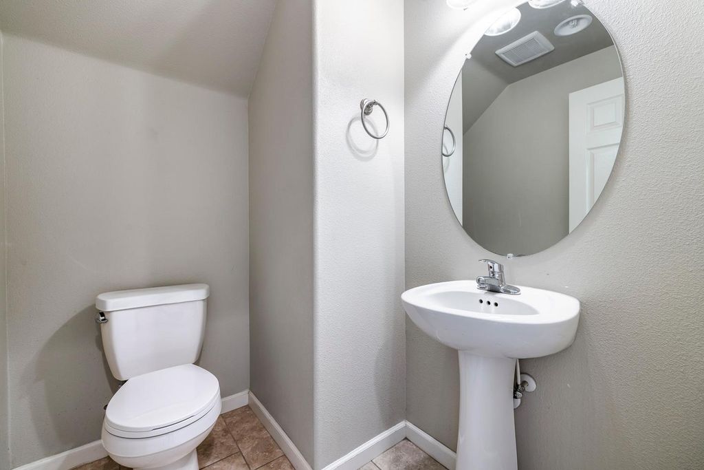 Image 19 of property listing at 1324 Royalty Way, Clovis, CA 93619