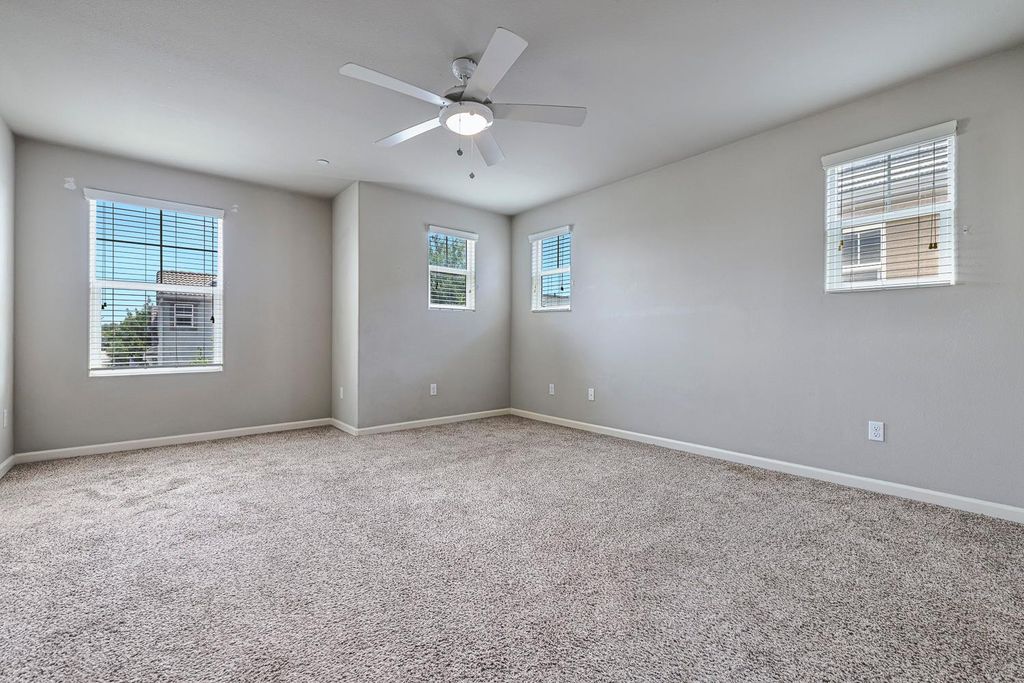 Image 24 of property listing at 1324 Royalty Way, Clovis, CA 93619