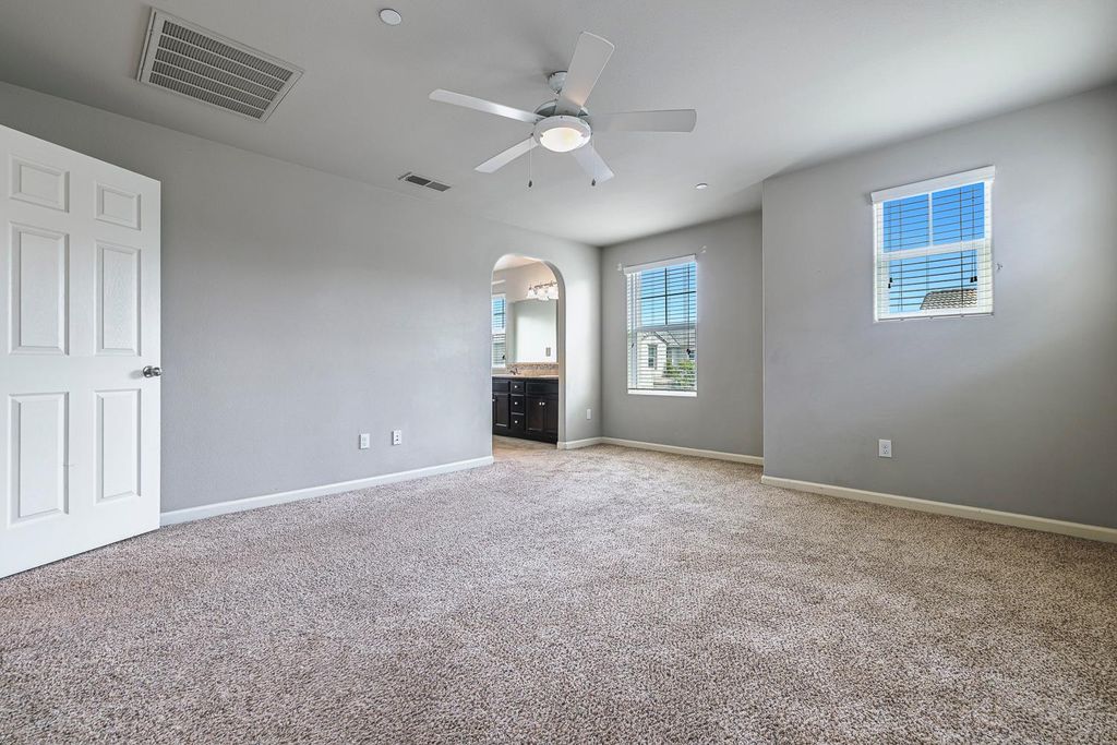 Image 25 of property listing at 1324 Royalty Way, Clovis, CA 93619