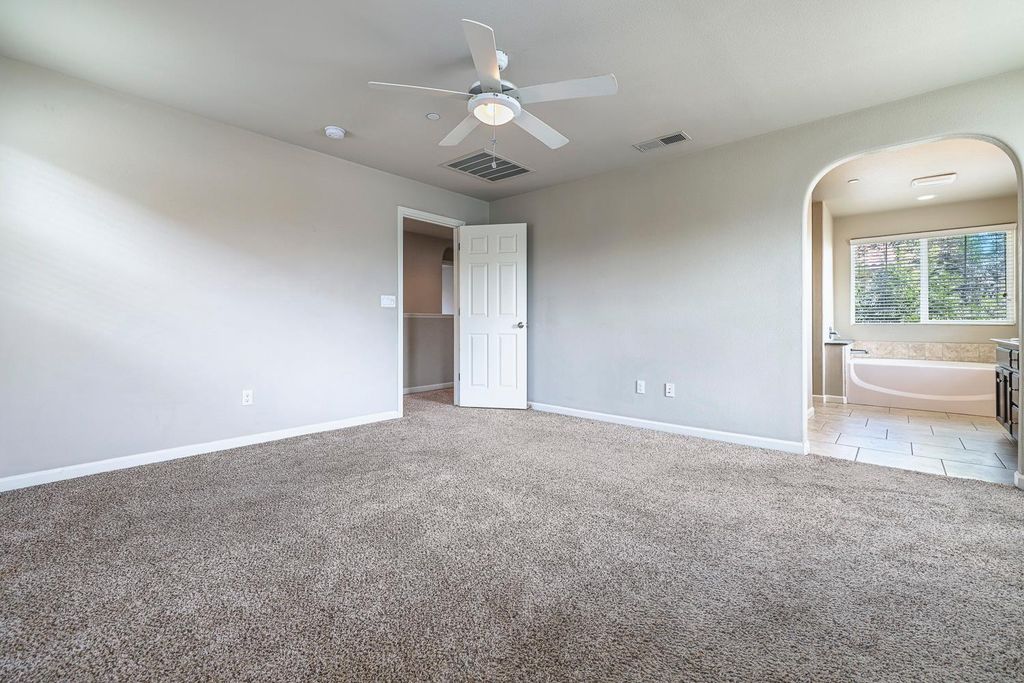 Image 26 of property listing at 1324 Royalty Way, Clovis, CA 93619