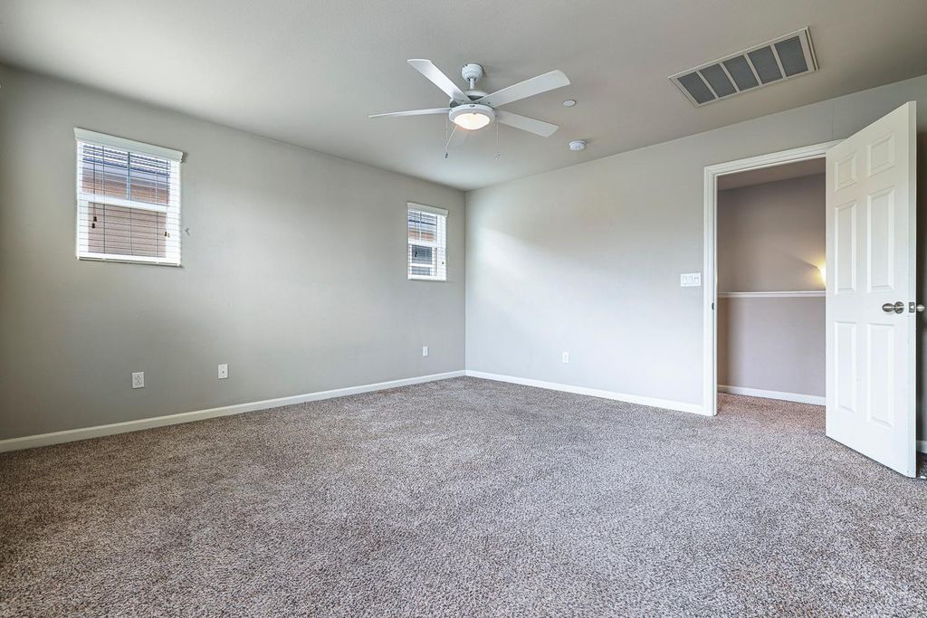Image 27 of property listing at 1324 Royalty Way, Clovis, CA 93619