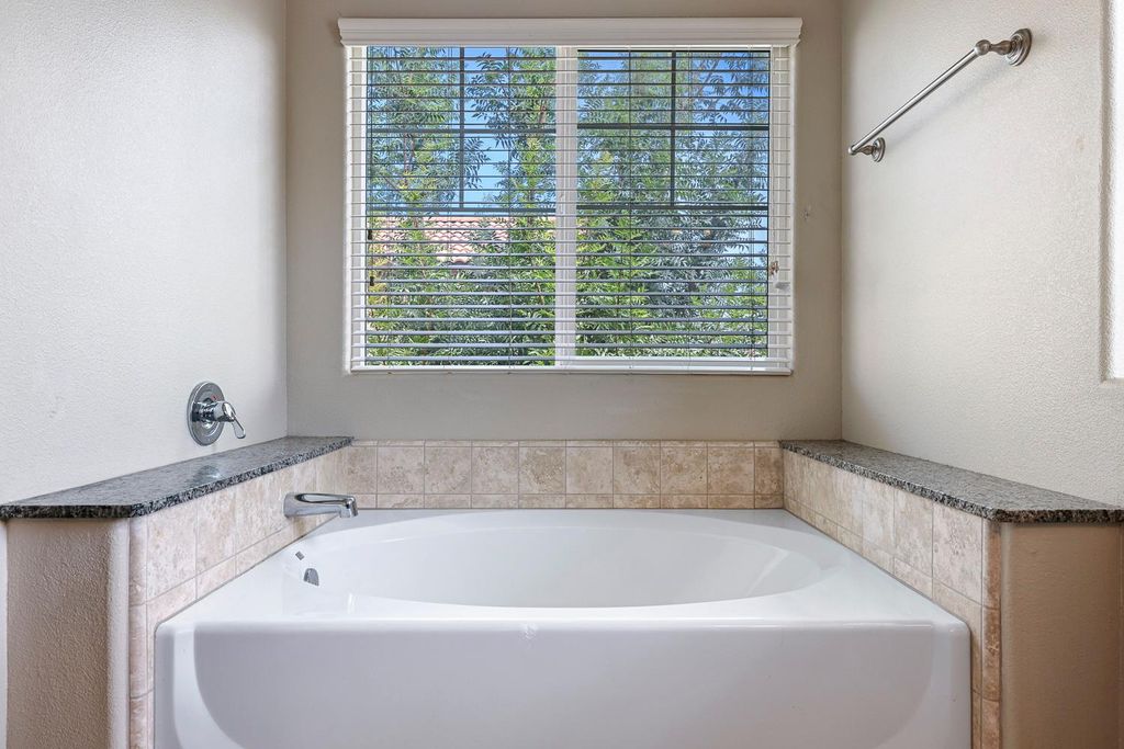 Image 29 of property listing at 1324 Royalty Way, Clovis, CA 93619
