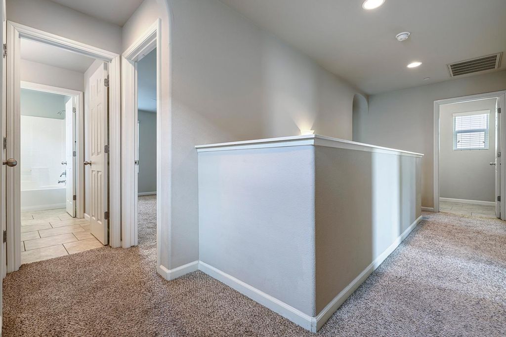 Image 32 of property listing at 1324 Royalty Way, Clovis, CA 93619