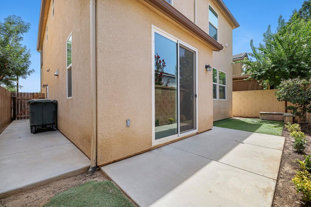 Image 37 of property listing at 1324 Royalty Way, Clovis, CA 93619