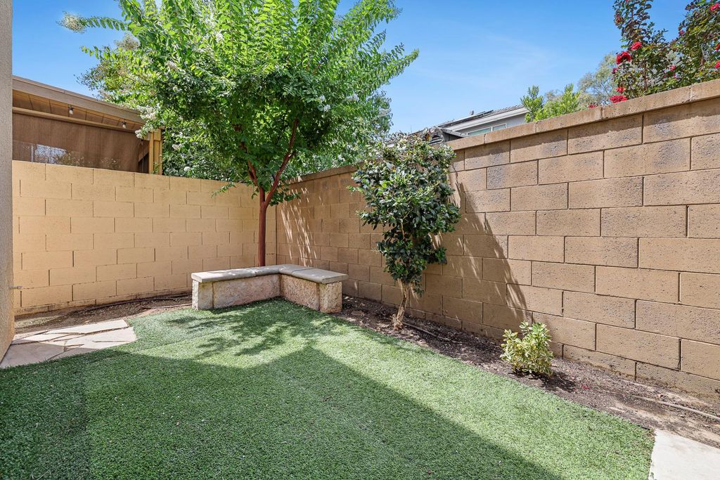 Image 38 of property listing at 1324 Royalty Way, Clovis, CA 93619