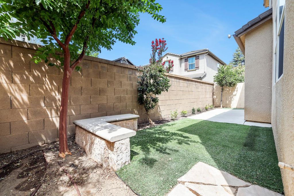 Image 39 of property listing at 1324 Royalty Way, Clovis, CA 93619