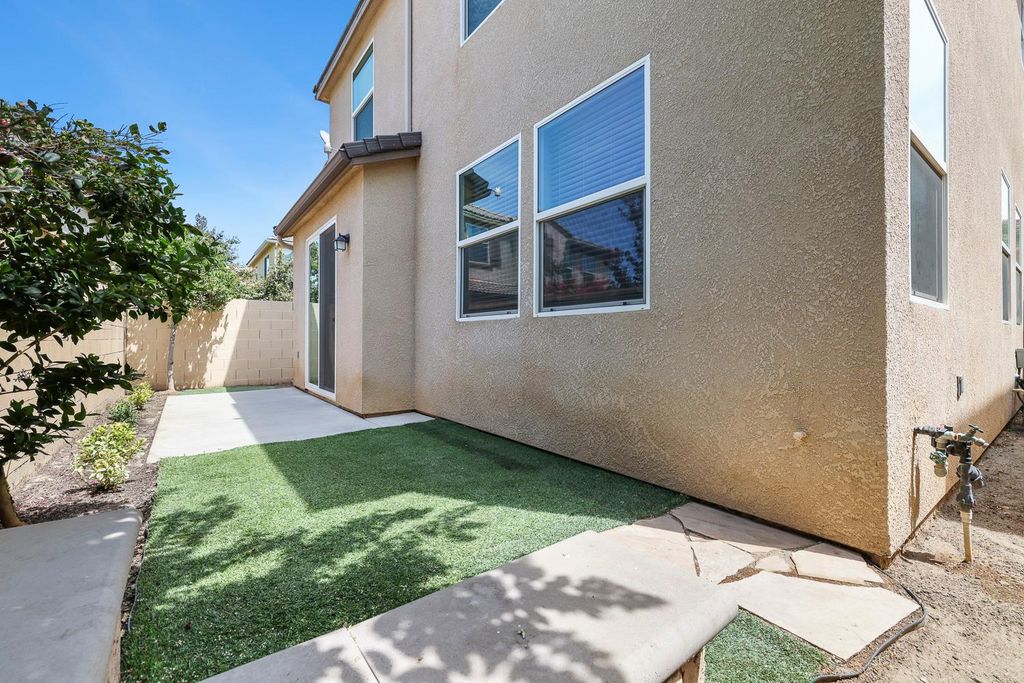 Image 40 of property listing at 1324 Royalty Way, Clovis, CA 93619